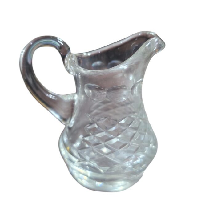 Pequena jarra de cristal