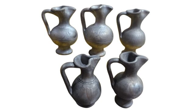 Lote de belas jarrinhas artesanais
