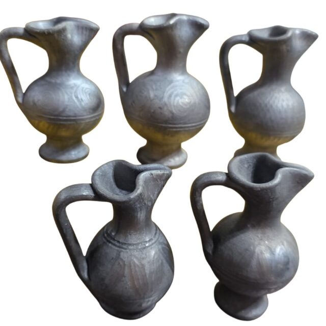 Lote de belas jarrinhas artesanais