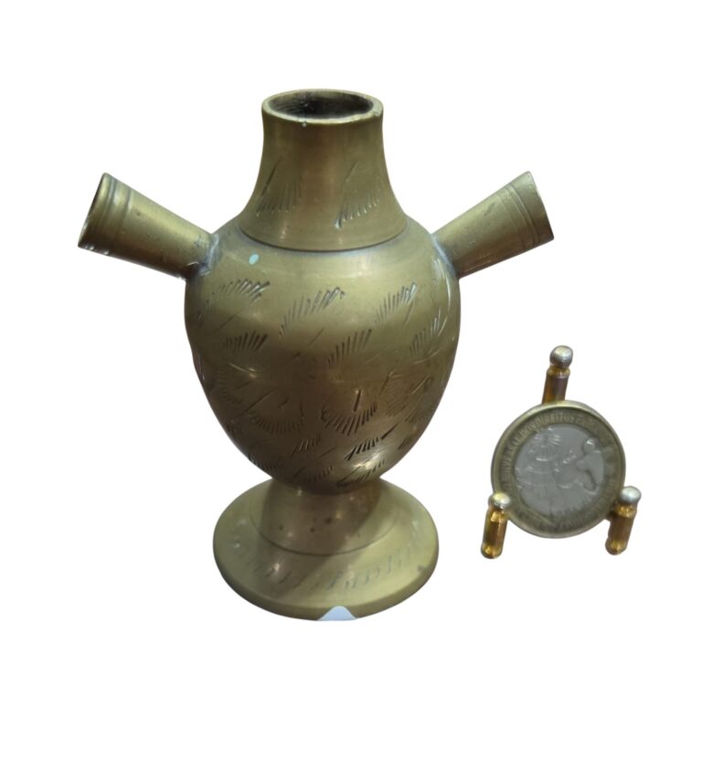 Vaso indiano de metal