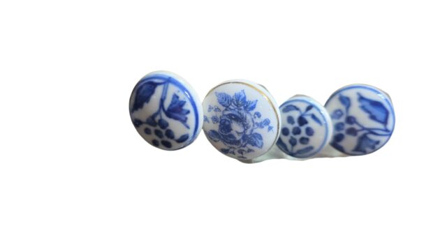 Quarteto de puxadores de porcelana com bela arte