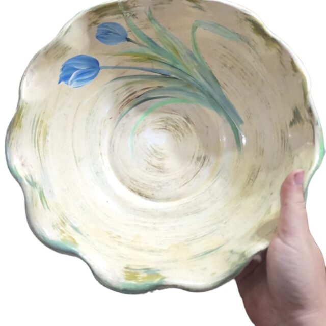 Fruteira de cerâmica pintada a mão