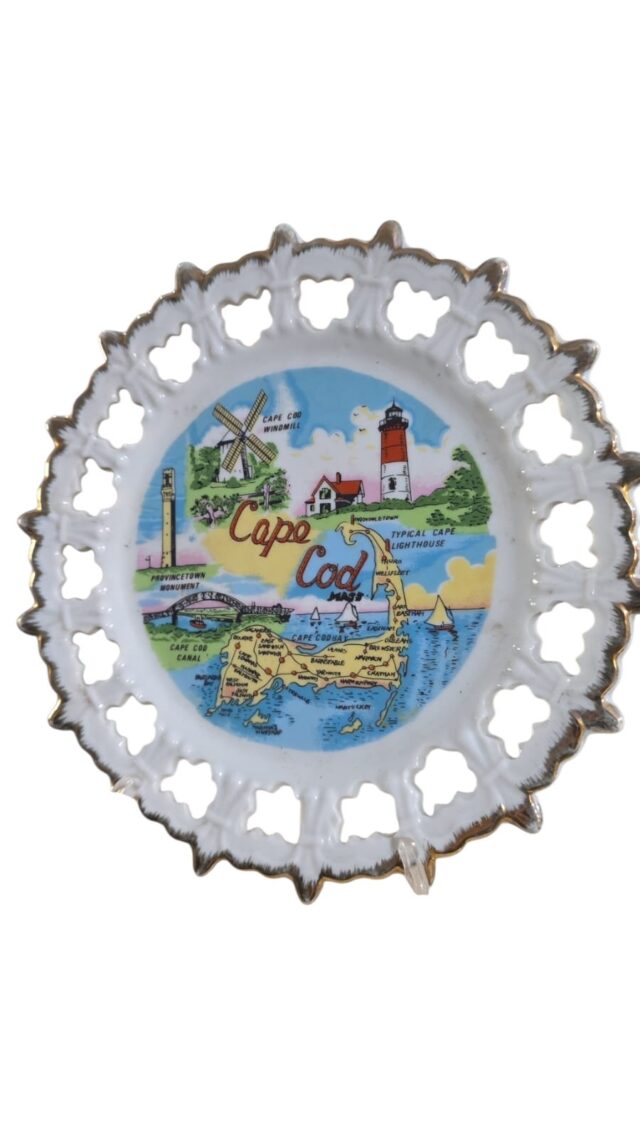 Porcelana coreana frenestrada, com belíssima arte americana