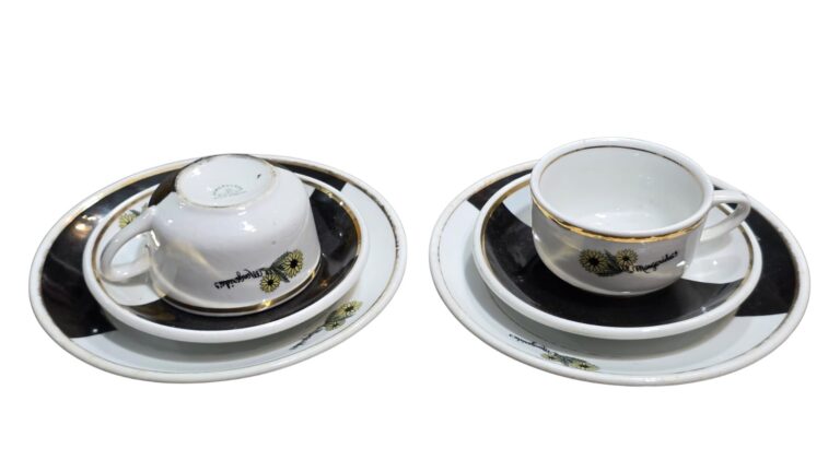 Xícara de Chá com pires e prato de sobremesa em Porcelana Mauá. (valor unitário)