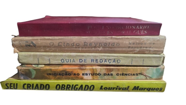Lote de antigos livros