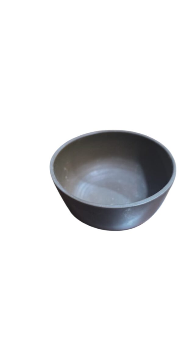Pequeno bowl de metal