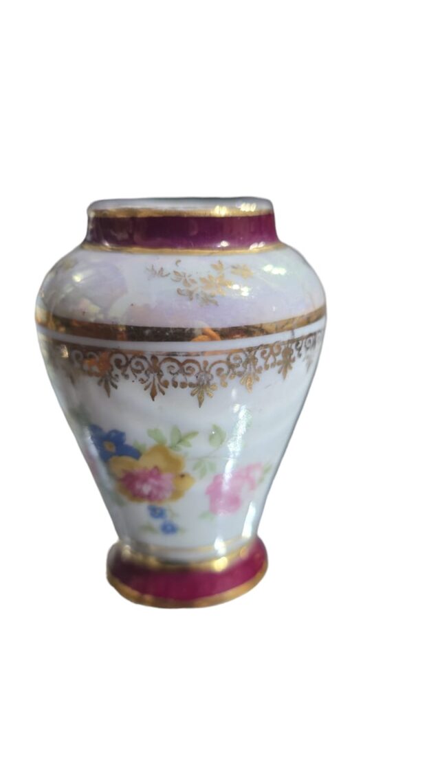 Vasinho de porcelana, bela arte e dourações