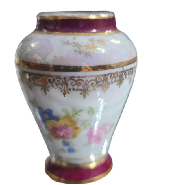 Vasinho de porcelana, bela arte e dourações