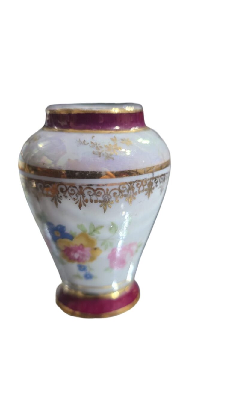 Vasinho de porcelana, bela arte e dourações