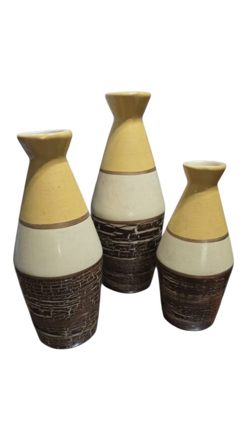 Trio de vasos de cerâmica