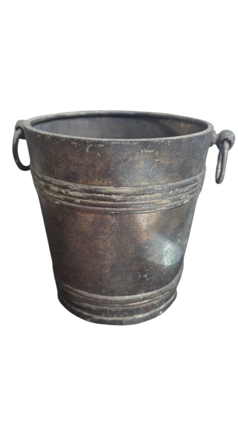 Antiga champanheira espessurada a prata, com alças