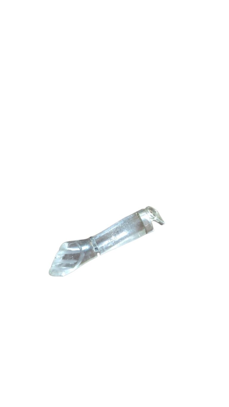 Elegante figa lapidada em pedra/cristal com partes em prata de lei
