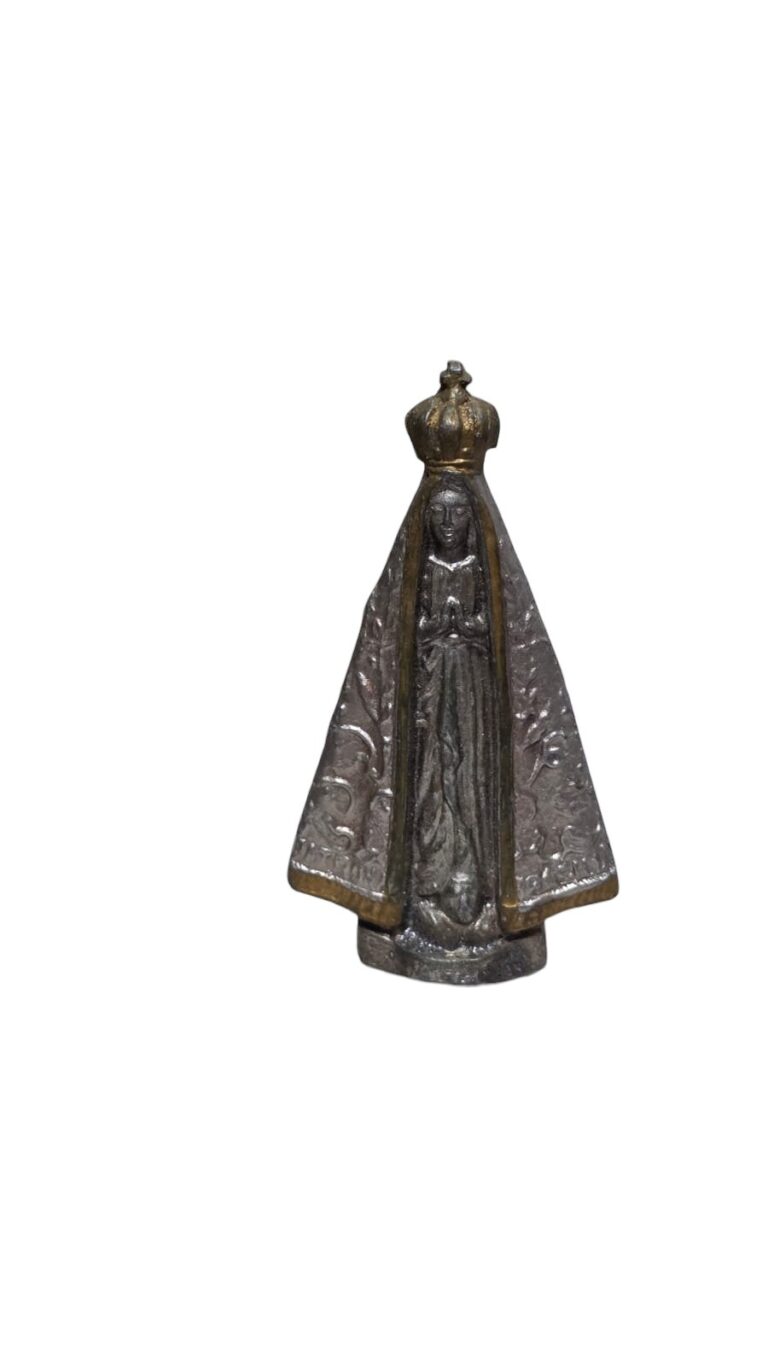 Imagem sacra em metal ricamente cinzelada