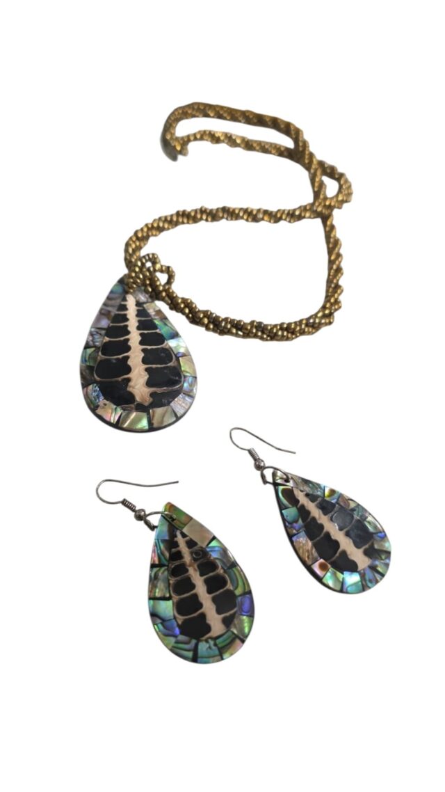 Conjunto vintage ornamentado com abalone