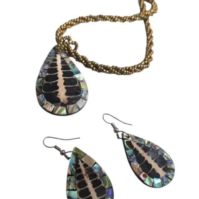 Conjunto vintage ornamentado com abalone