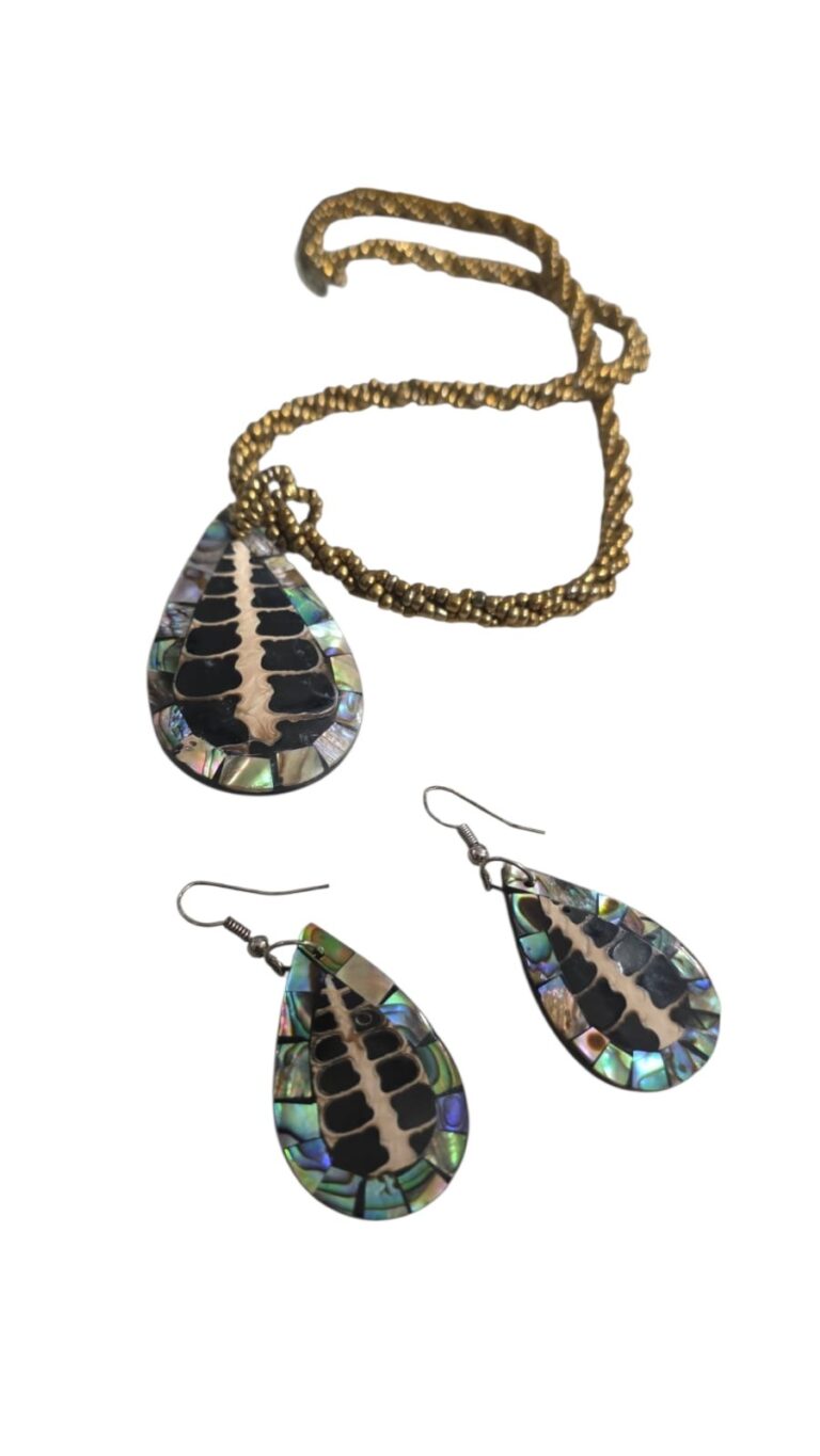 Conjunto vintage ornamentado com abalone