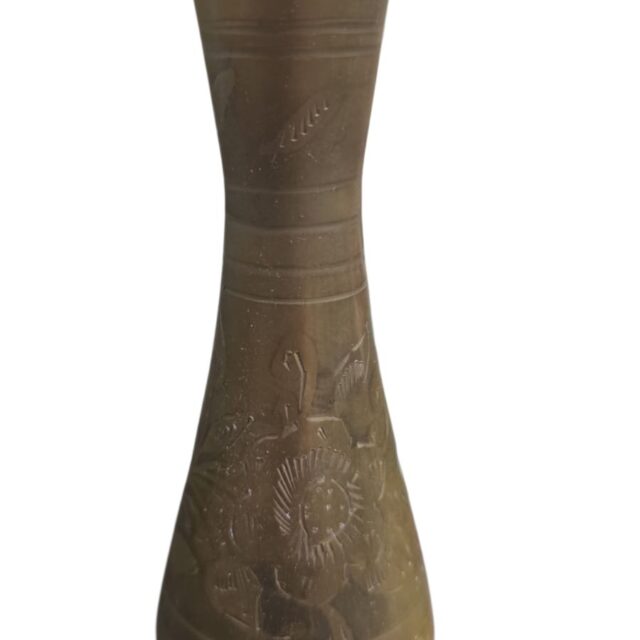 Belo vaso indiano de bronze com linda arte cinzelada