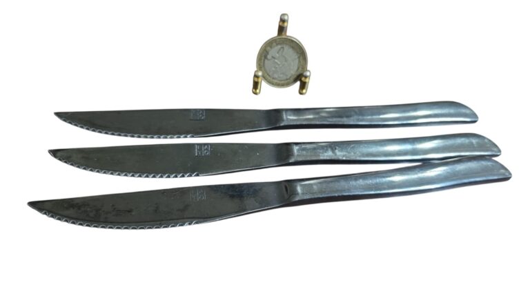 Elegante trio de facas, de cor preta