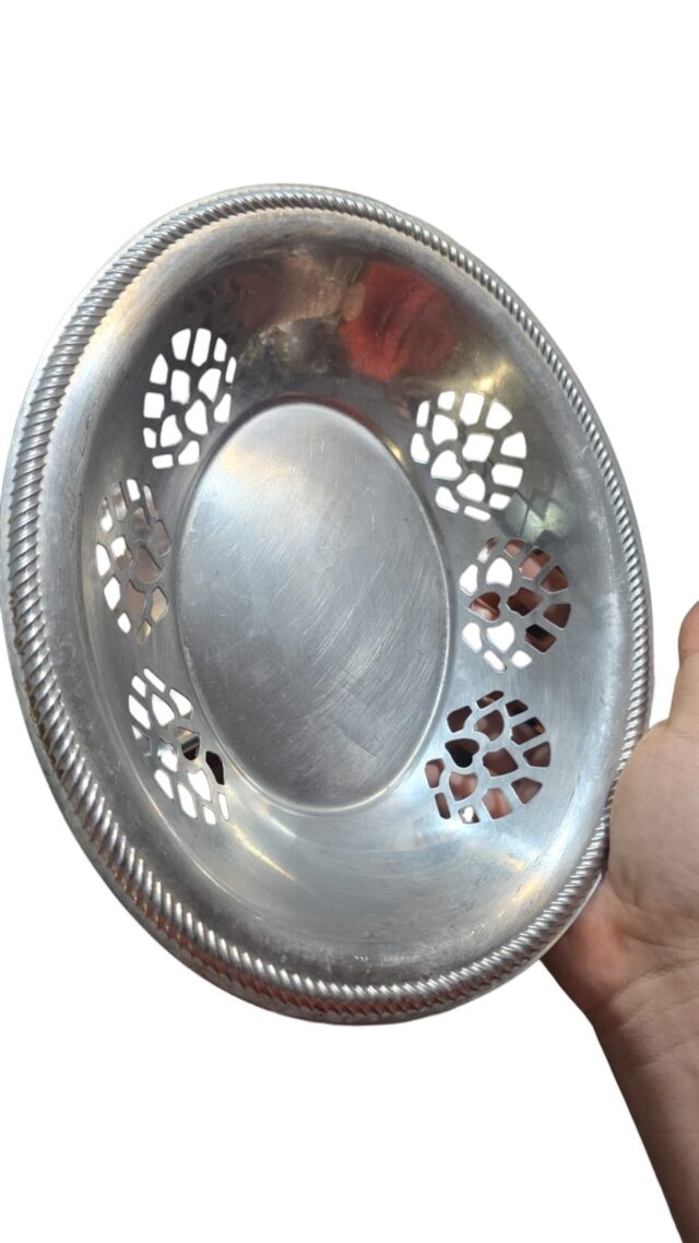 Antiga travessa de pão inox