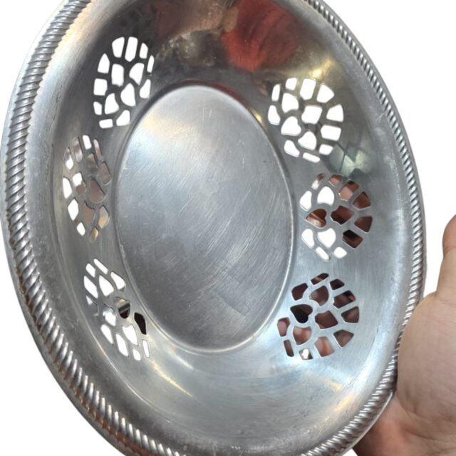 Antiga travessa de pão inox