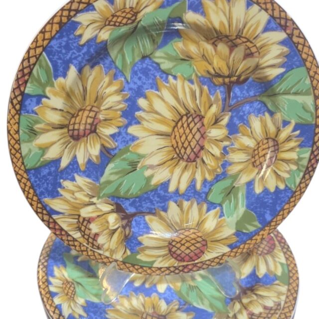 Pratos de porcelana para sobremesa, belíssima arte, fabricados na Indonésia. (valor unitário)