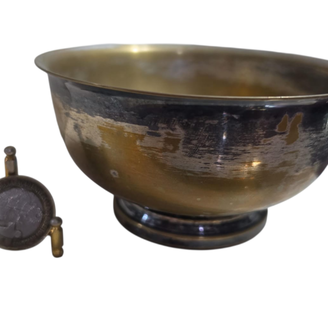 Bowl em dourado metal com resquícios de banho prata, Eberle