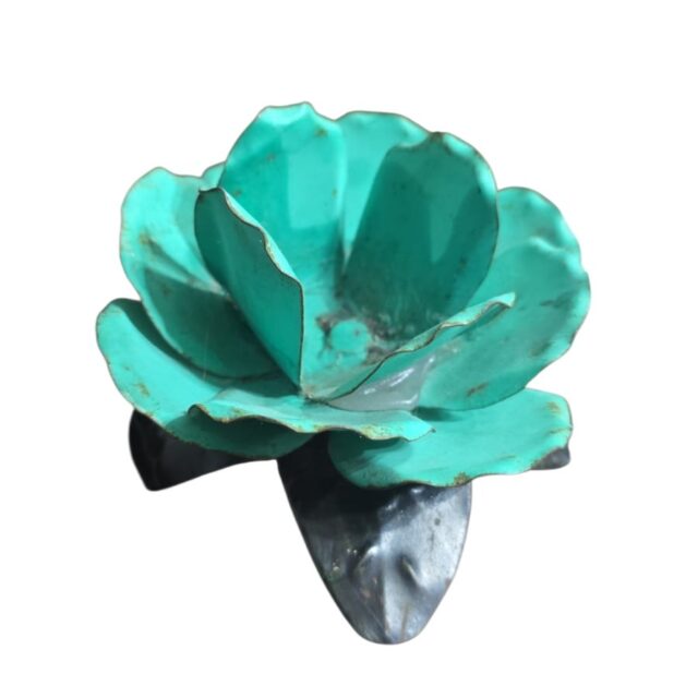 Castiçal de flor de metal