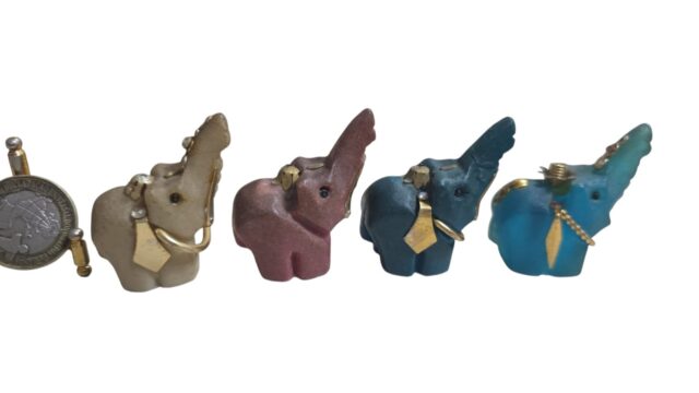 Quarteto de incensários de elefante