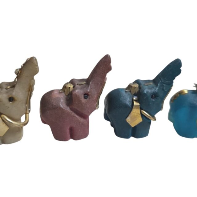 Quarteto de incensários de elefante