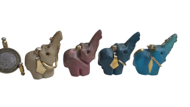 Quarteto de incensários de elefante