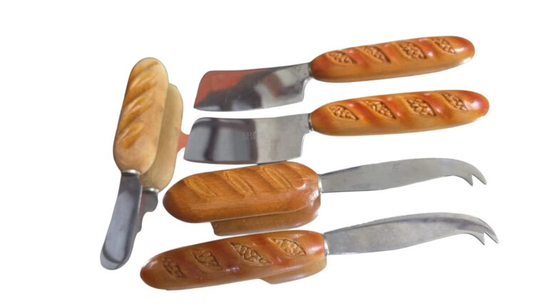 Conjunto de cutelos pequenos, facas para queijo francesas e espátula