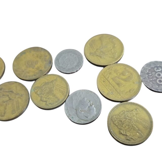 Lote de antigas moedas nacionais