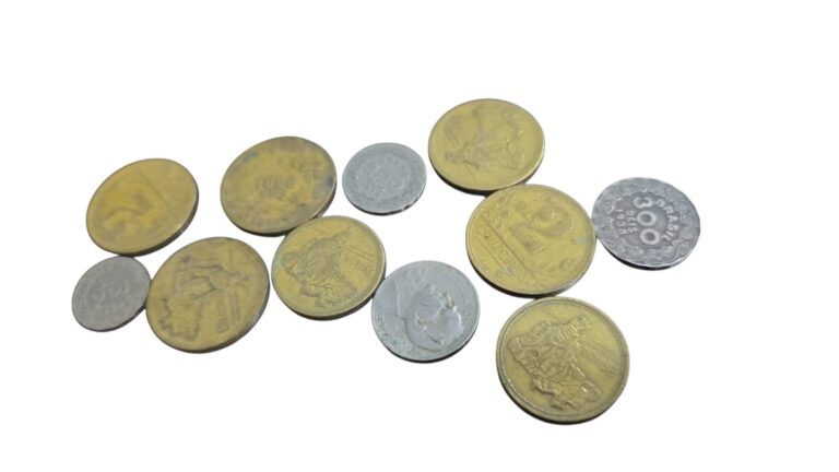 Lote de antigas moedas nacionais