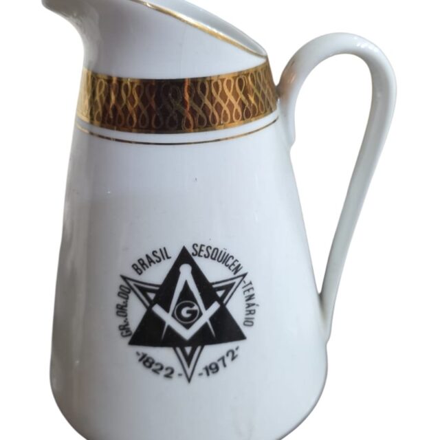 Antiga jarra de porcelana Steatita