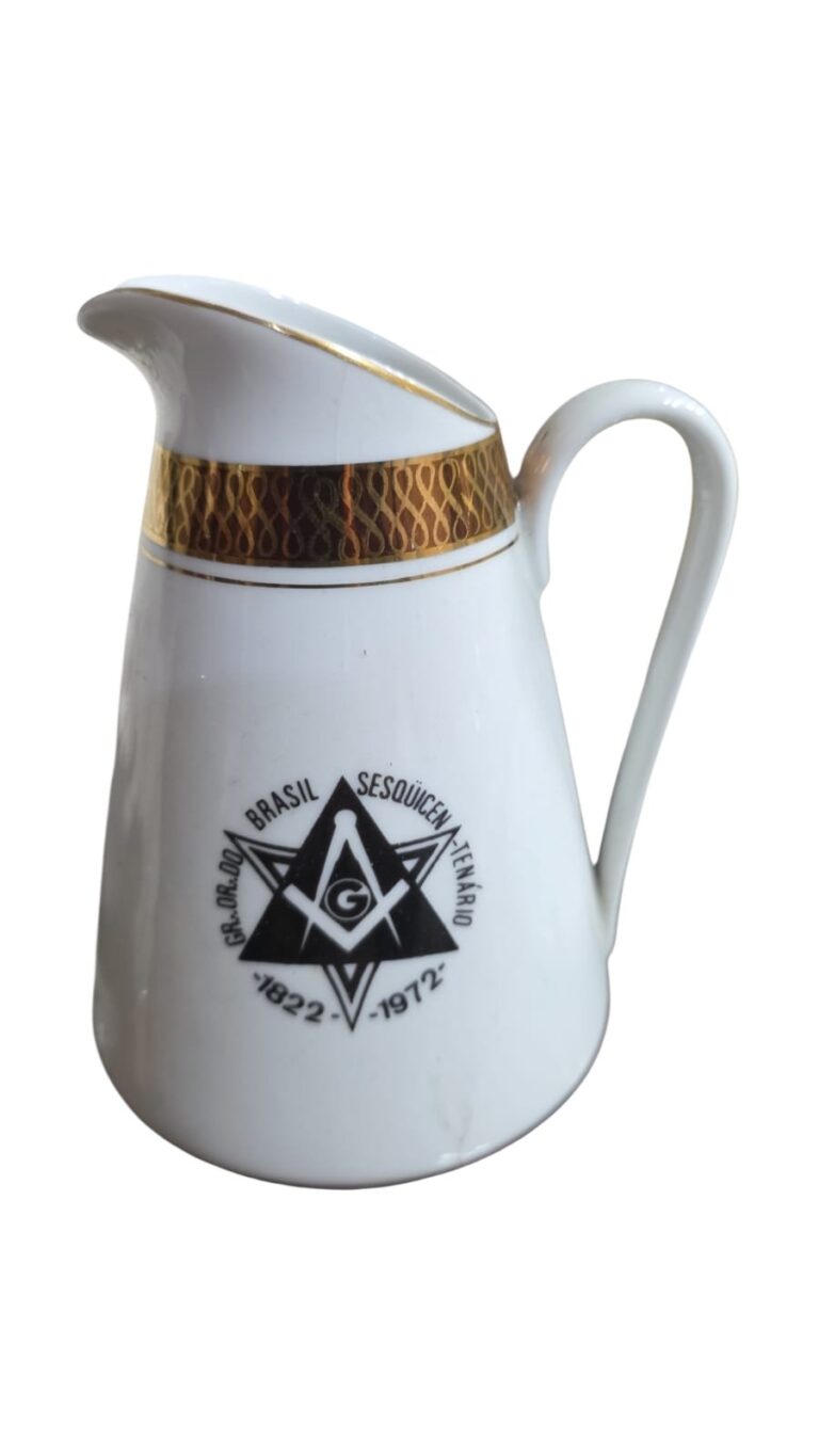 Antiga jarra de porcelana Steatita