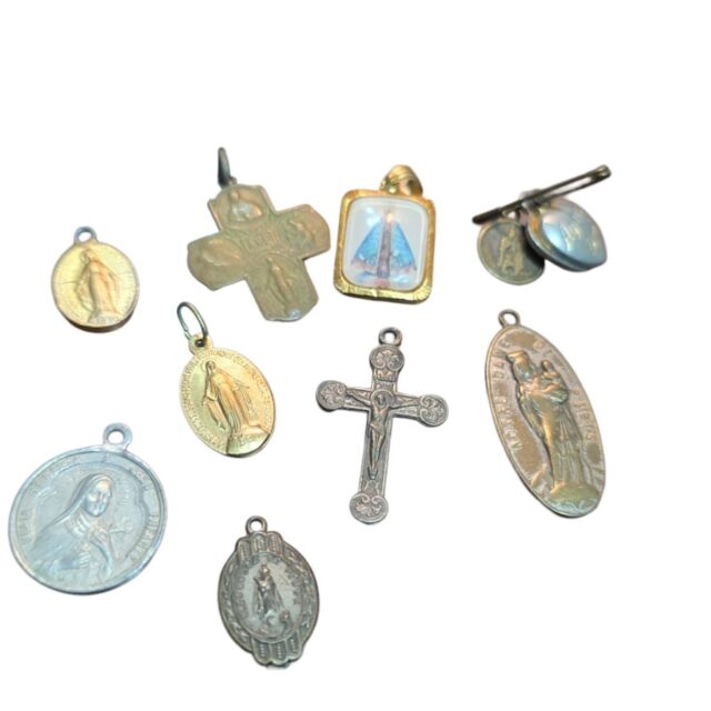Lote com itens sacros