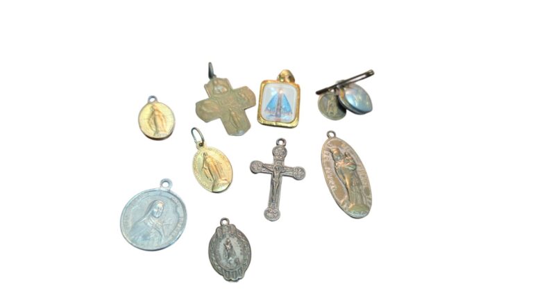 Lote com itens sacros