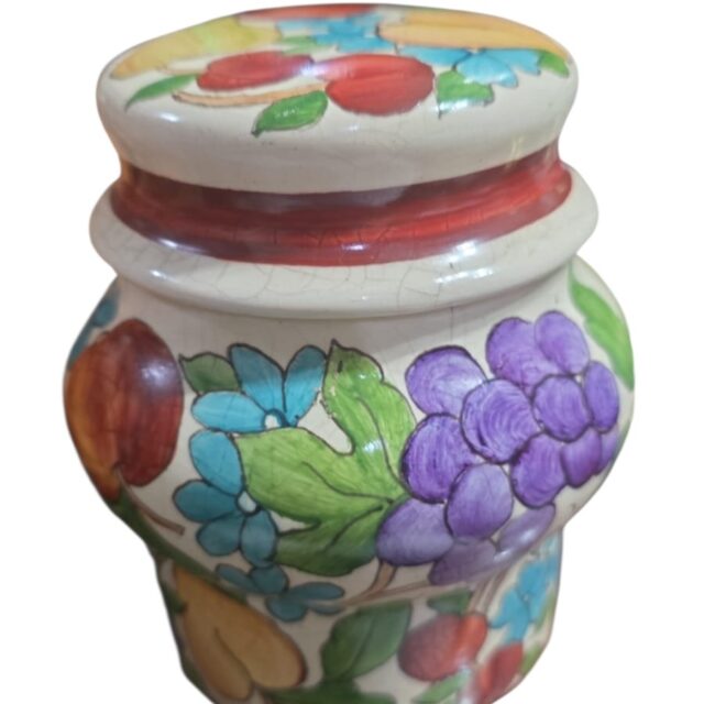 Pote de louça pintado a mão, belíssima arte e policromia, peça assinada