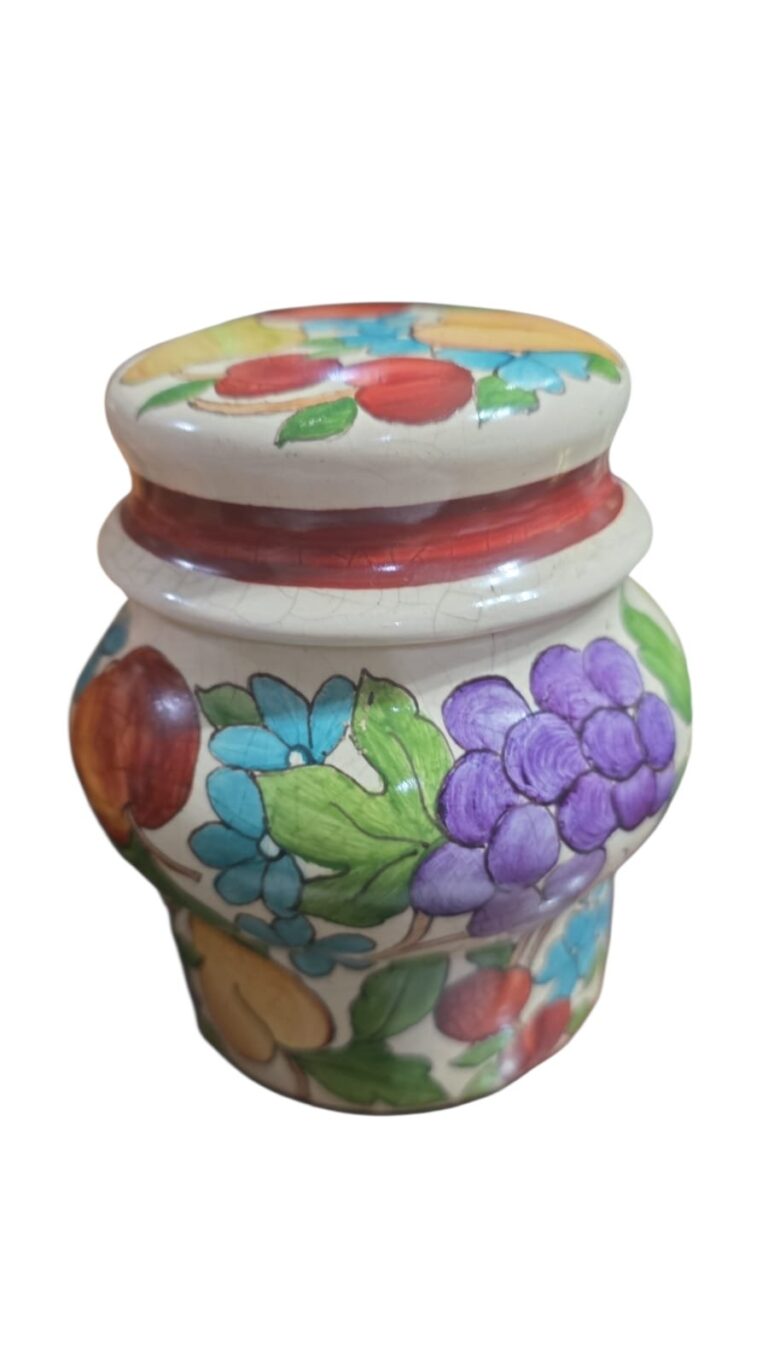 Pote de louça pintado a mão, belíssima arte e policromia, peça assinada