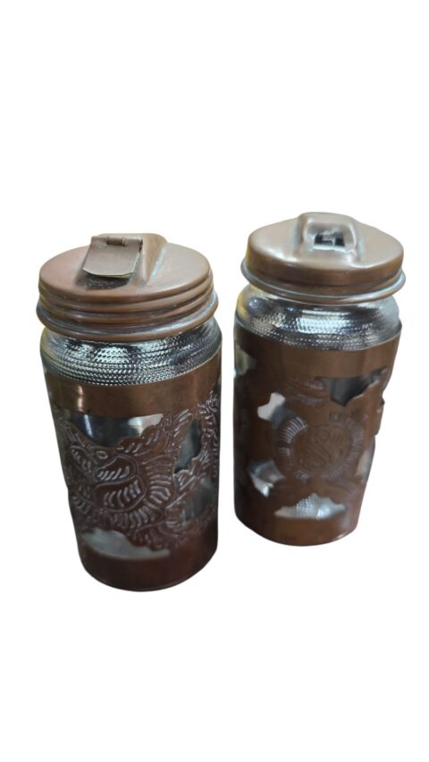 Par de açucareiros em cobre ricamente cinzelado e vidro