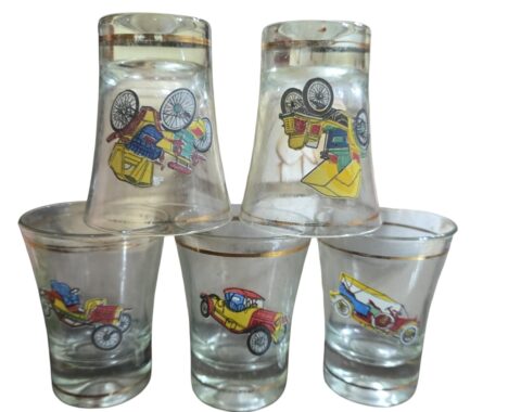 Conjunto de antigos copos