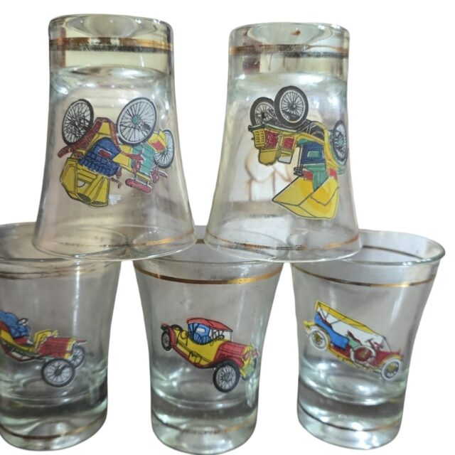 Conjunto de antigos copos