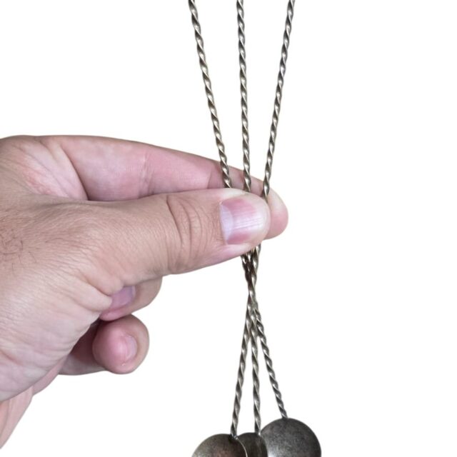 Trio de colheres vintage em metal prateado com longo cabo torcido