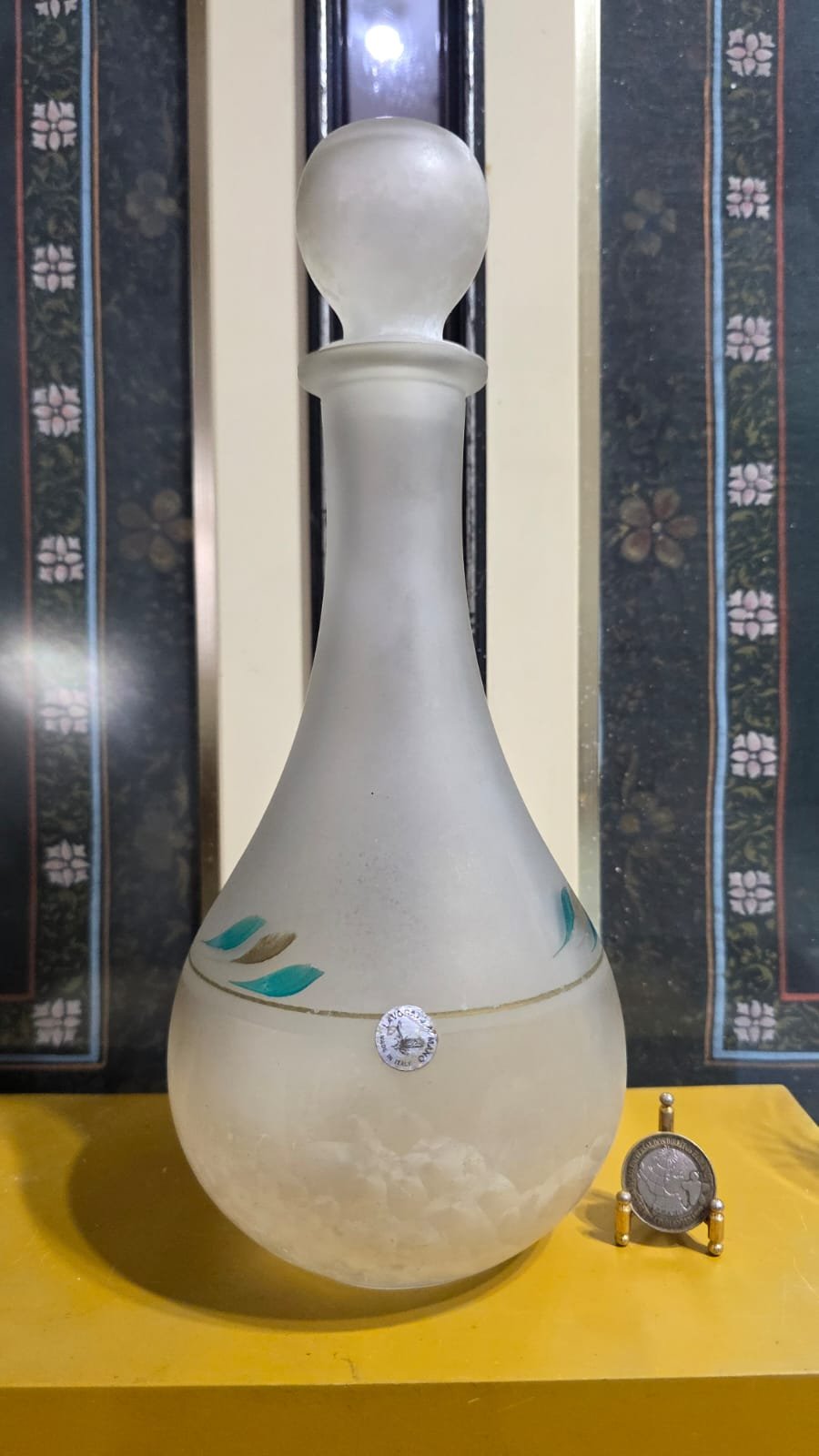 Antigo Decanter italiano em vidro satiné (fosco) com acabamento esmaltado e pintura à mão - Imagem 2