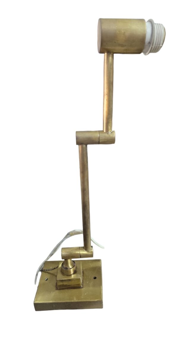 Antiga luminária articulada