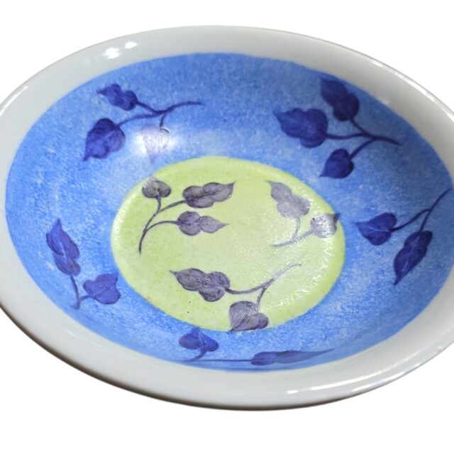 Bowl de porcelana com arte vegetalista feita a mão