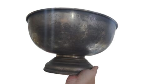 Enorme e antiga fruteira/centro de mesa espessurada a prata