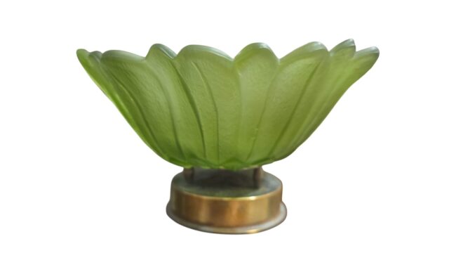 Centro de mesa de flor em vidrão e metal