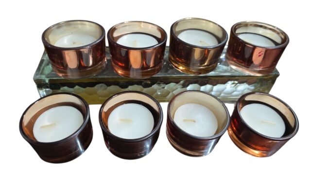 Elegantes castiçais de vidro com vela. (valor unitário)