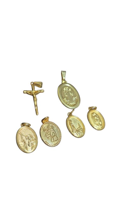 Conjunto de pingentes religiosos